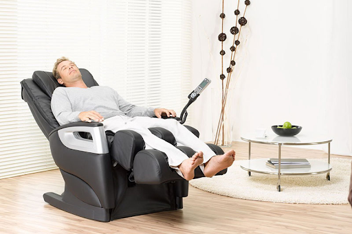Nằm ghế massage có tốt không? Hại hay lợi?