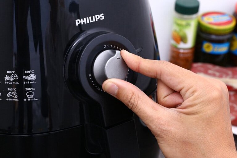 Nồi chiên không dầu Philips HD9220 2.4L 4 Noi chien khong dau Philips HD9220 2.4L 3