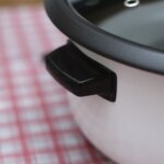 Noi-lau-dien-Sunhouse-SHD4521-3L-8 Tay cầm cách nhiệt, di chuyển thuận tiện