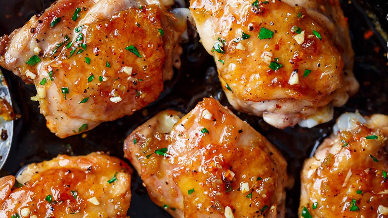 Gợi ý các món ăn với nồi chiên không dầu ngon, dễ làm tại nhà 2 Gà nướng mật ong