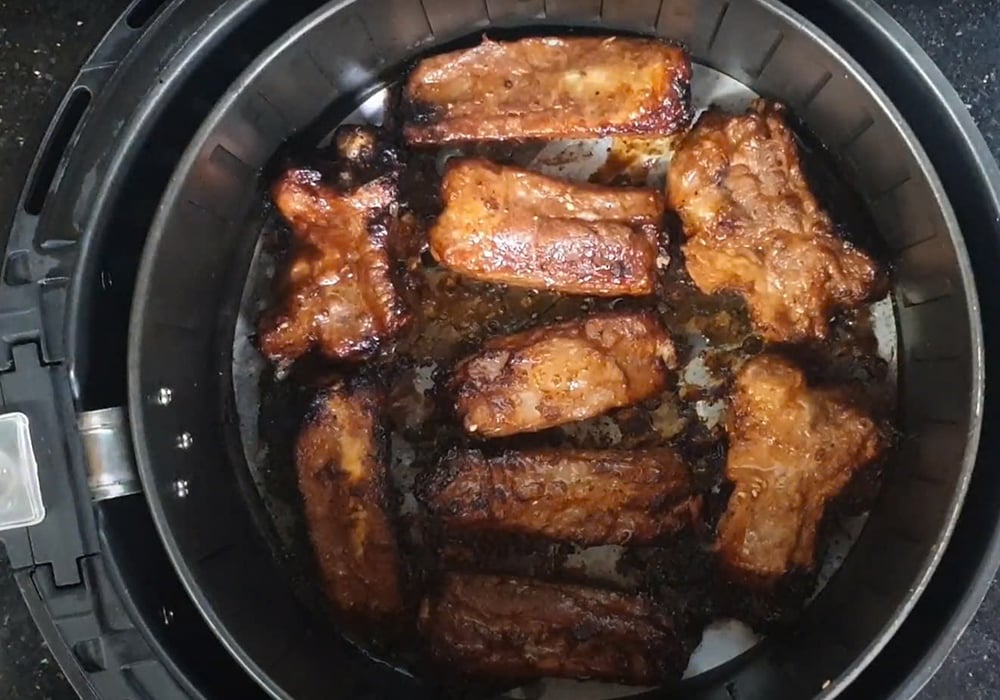 Gợi ý các món ăn với nồi chiên không dầu ngon, dễ làm tại nhà 6 Sườn nướng ngũ vị