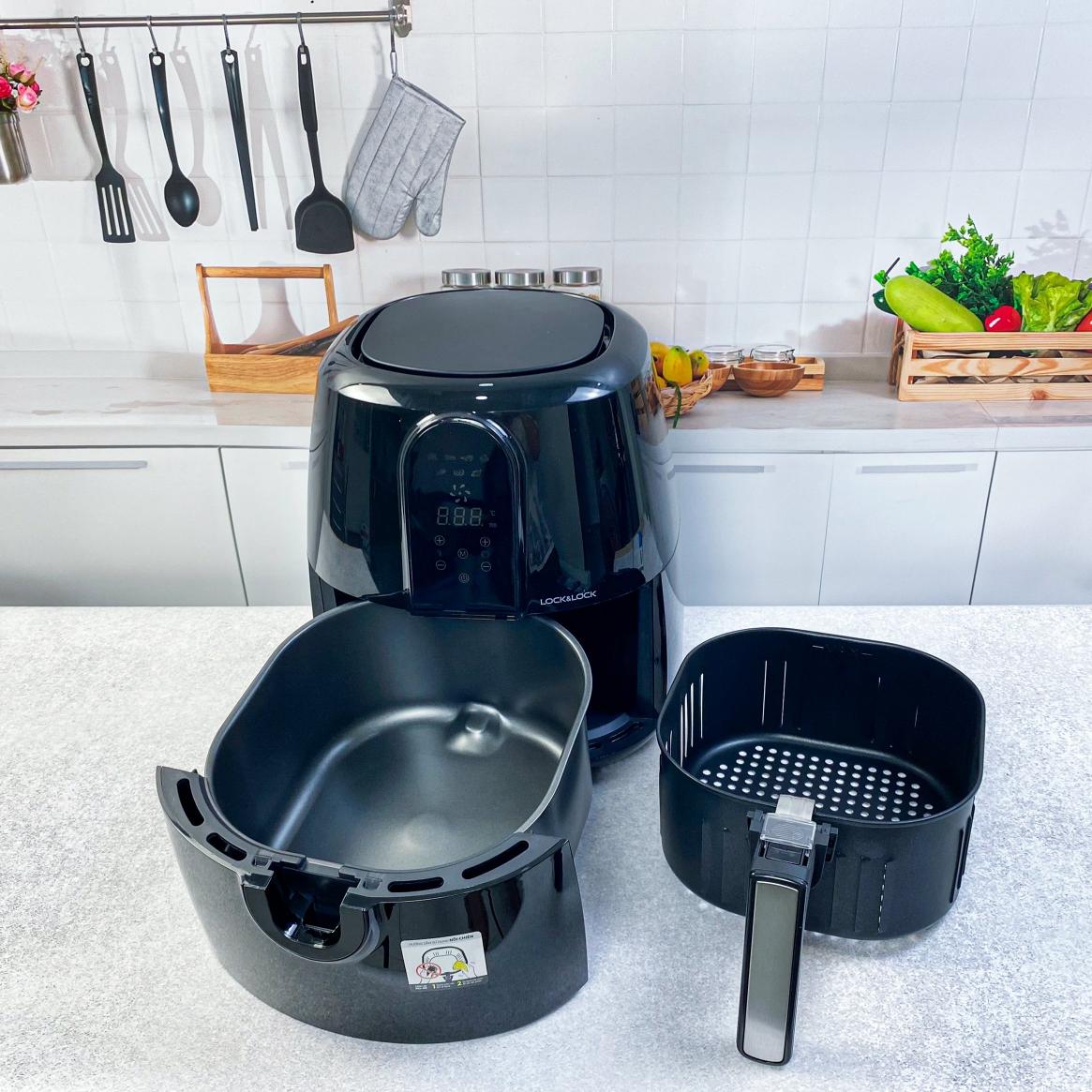 Cách sử dụng nồi chiên không dầu Lock&Lock EJF351 đúng cách 2 Những bước cần chuẩn bị trước khi sử dụng lần đầu