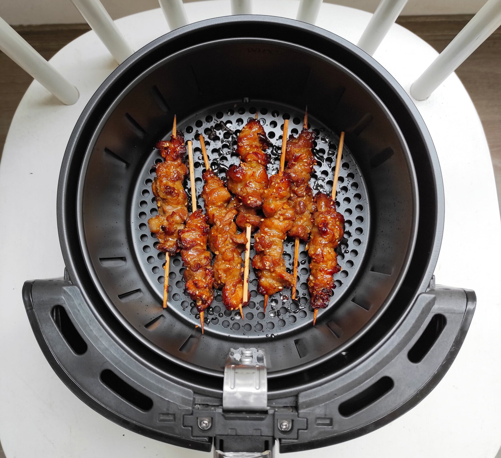 Cách sử dụng nồi chiên không dầu Lock&Lock EJF351 đúng cách 3 Hướng dẫn cách sử dụng nồi chiên không dầu Lock&Lock EJF351