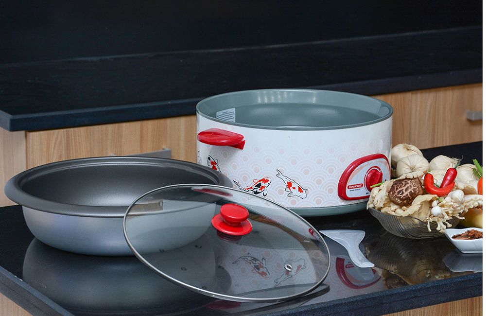 Nồi lẩu điện chuyên dụng để nấu lẩu mà không cần đến bếp gas hay bếp từ