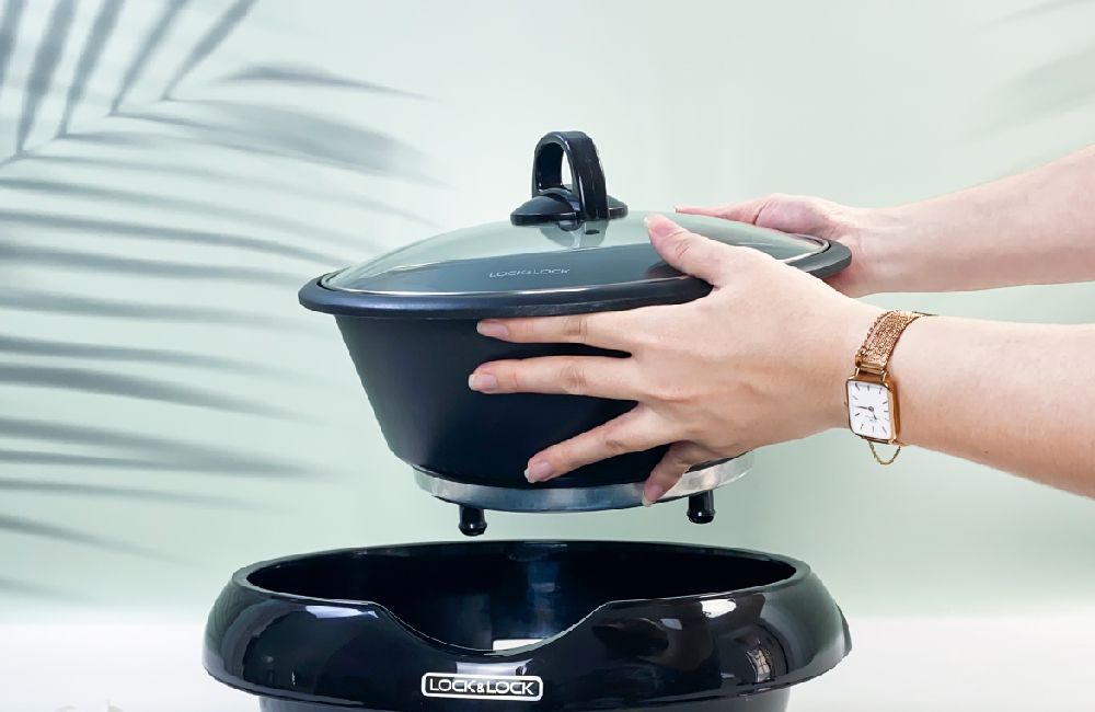 Với các mẫu có lòng nồi rời có thể nhấc lòng nồi ra khỏi thân để vệ sinh dễ dàng