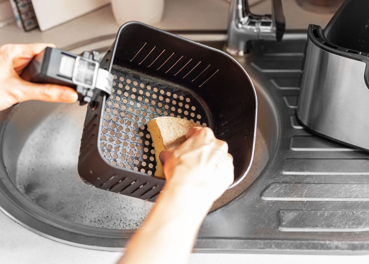 Hướng dẫn sử dụng nồi chiên hơi nước Unie đơn giản, dễ hiểu 5 Vệ sinh đúng cách giúp nồi chiên hơi nước Unie luôn sạch sẽ và bền đẹp