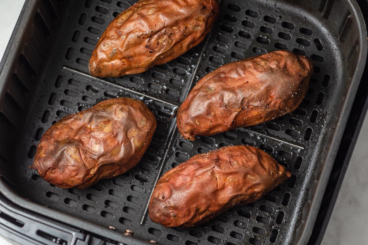 Nướng khoai lang mật nguyên vỏ bằng nồi chiên không dầu