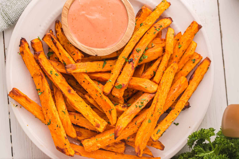 Nướng khoai lang đã gọt vỏ bằng nồi chiên không dầu