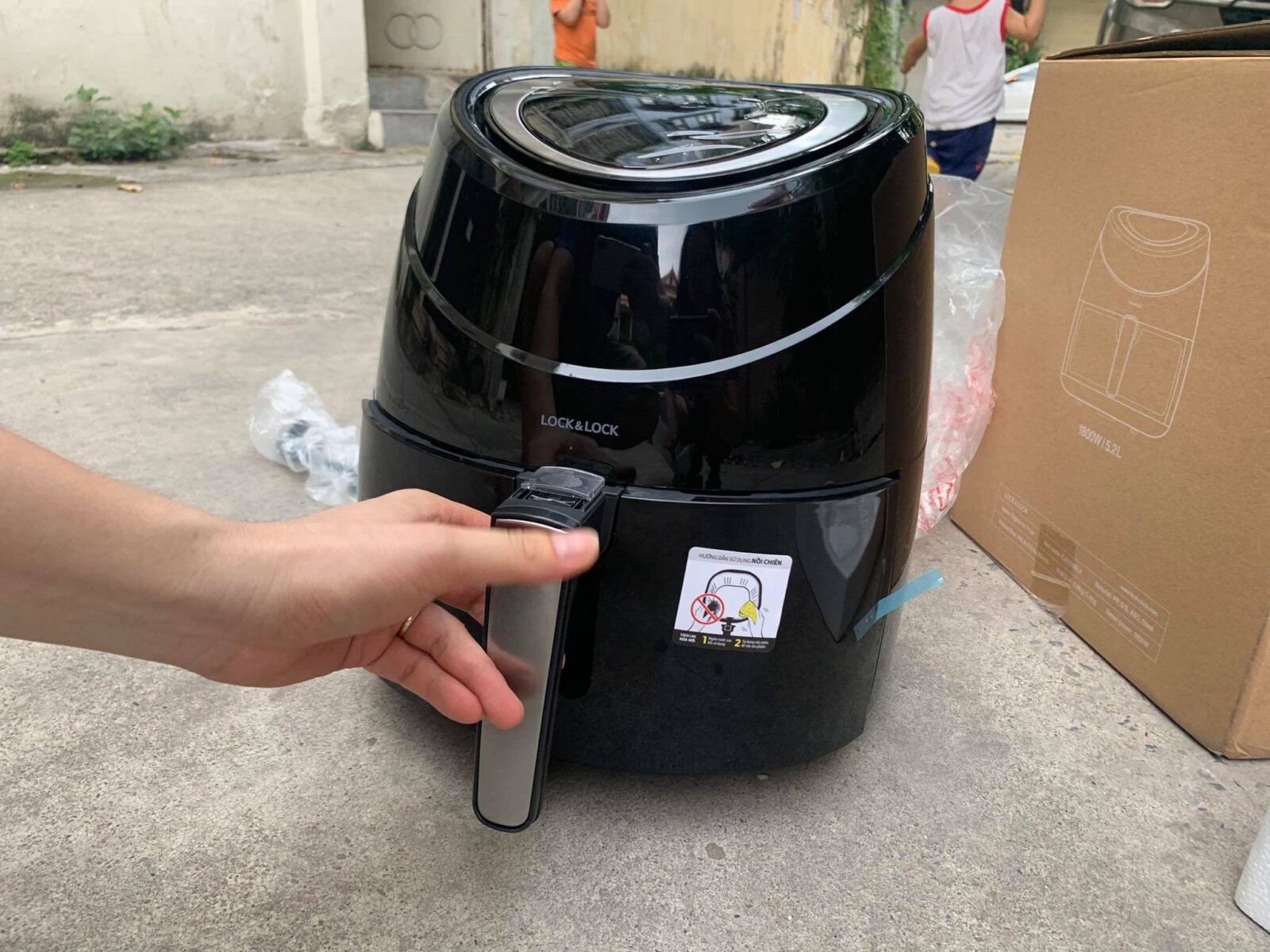 So sánh nồi chiên không dầu Lock&Lock: Dòng nào đáng mua nhất 2025 4 Quyết định mua nồi chiên sẽ phụ thuộc nhu cầu sử dụng, ngân sách và không gian bếp của bạn