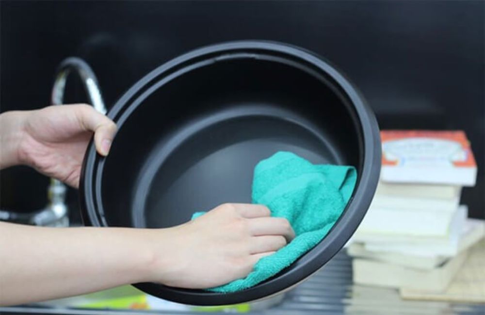 Vệ sinh sau khi sử dụng nồi