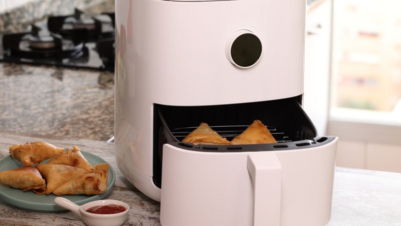 Mách bạn những kinh nghiệm mua nồi chiên không dầu 2 Bạn nên chú ý đến kiểu dáng, thiết kế của nồi để phù hợp với không gian bếp