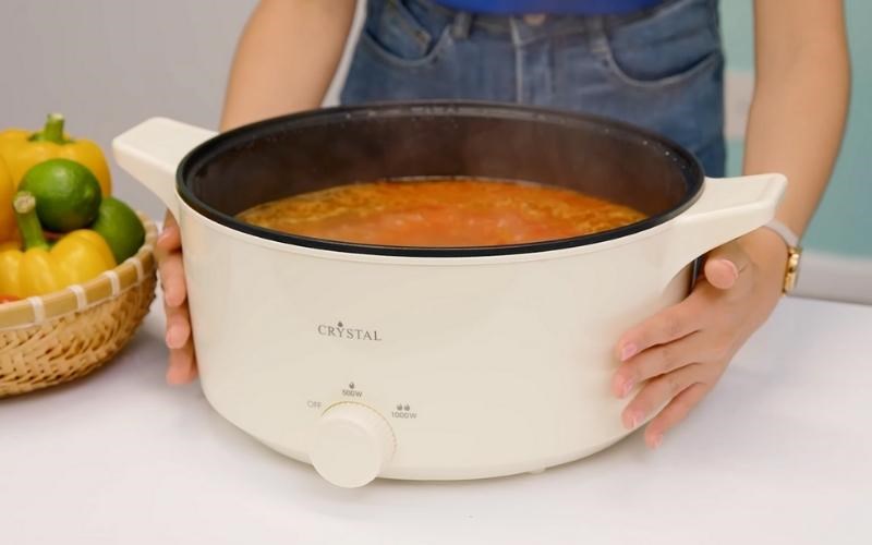 Gợi ý 10 nồi lẩu điện tốt, chất lượng nhất hiện nay 11 Nếu bạn đang tìm nồi lẩu điện tốt thì có thể chọn Crystal MS-EA4001 5 lít