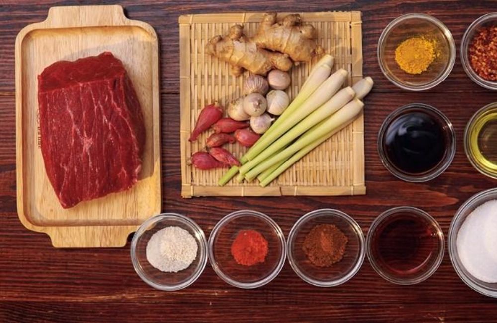 Nguyên liệu và dụng cụ để làm khô bò bằng nồi chiên không dầu