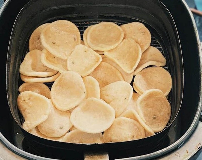 Cách chiên phồng tôm bằng nồi chiên không dầu không cần dầu mỡ 2 Bạn nên điều chỉnh nhiệt độ và thời gian nồi tối ưu