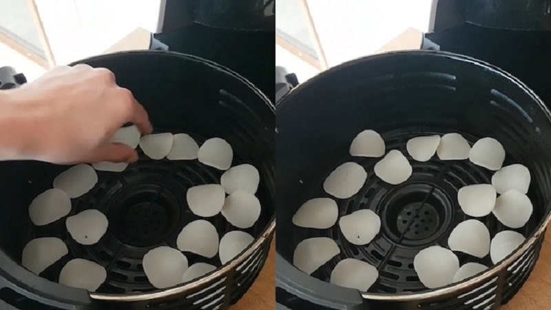 Cách chiên phồng tôm bằng nồi chiên không dầu không cần dầu mỡ 1 Cách nướng phồng tôm bằng nồi chiên không dầu giòn rụm