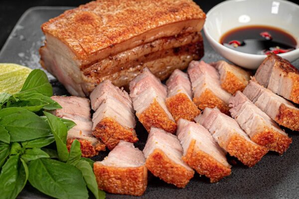 Cách làm heo quay bằng nồi chiên không dầu giòn rụm